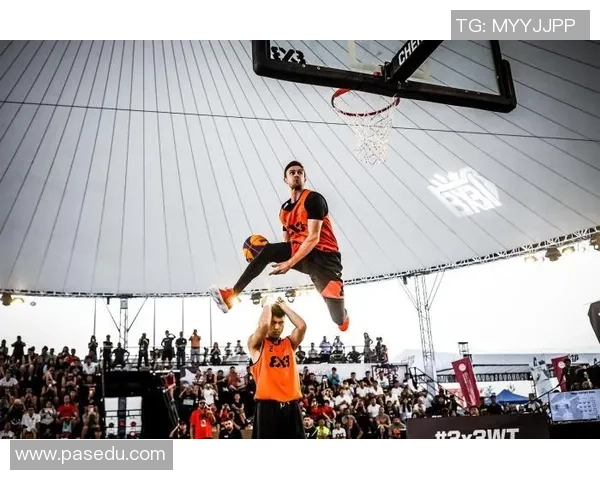 广州滑板队与成都滑板队赛后复盘分析力量对比与战术策略探讨